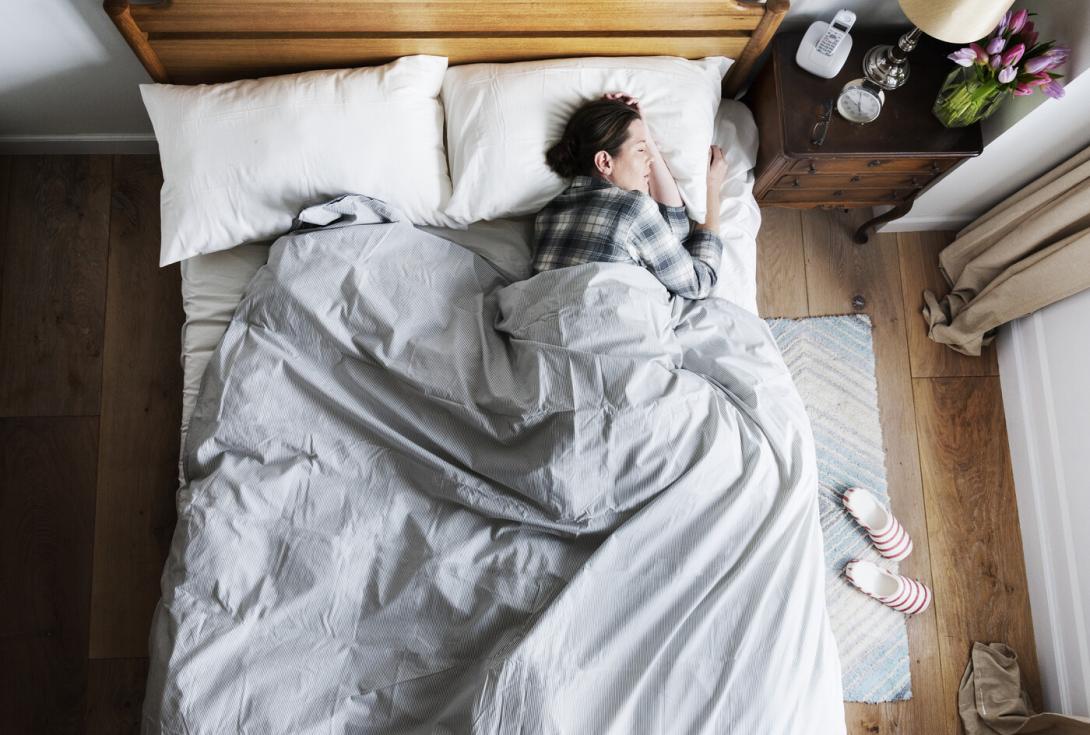 Verkrampfungen im Bett – die Schlafposition macht es aus